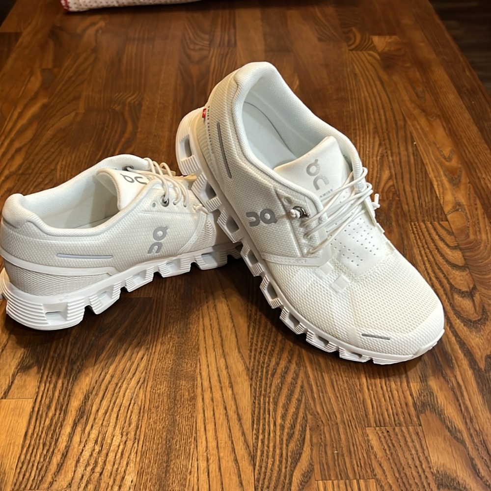 NEW On cloud sneakers